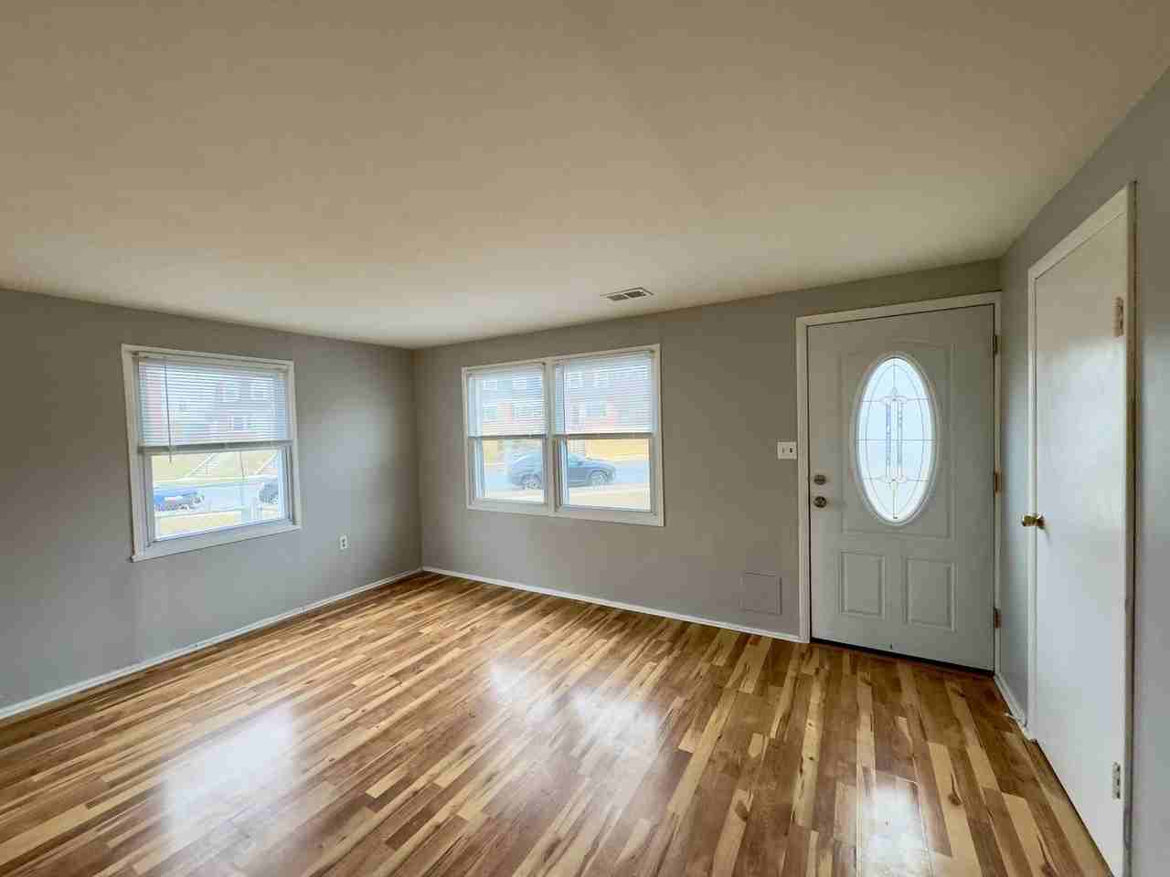 1629 Wentworth Ave - Photo 2 of 21