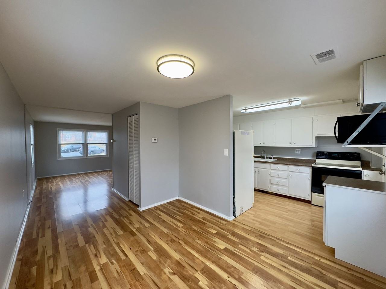 1629 Wentworth Ave - Photo 5 of 21