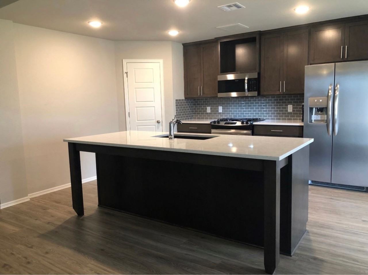 3217 W Charlotte St - Photo 4 of 29