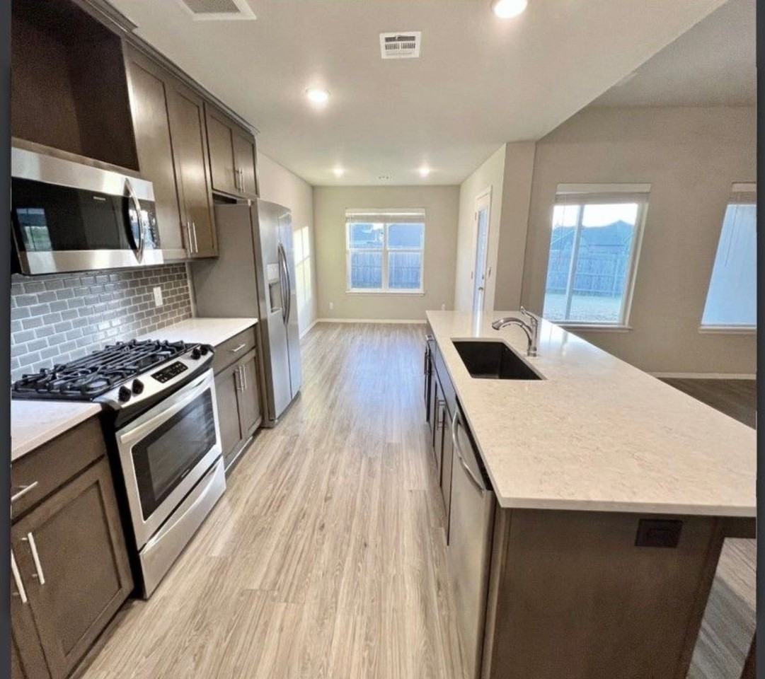 3217 W Charlotte St - Photo 5 of 29