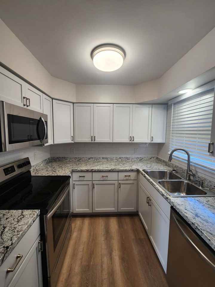 1212 Bell Ave - Photo 2 of 32