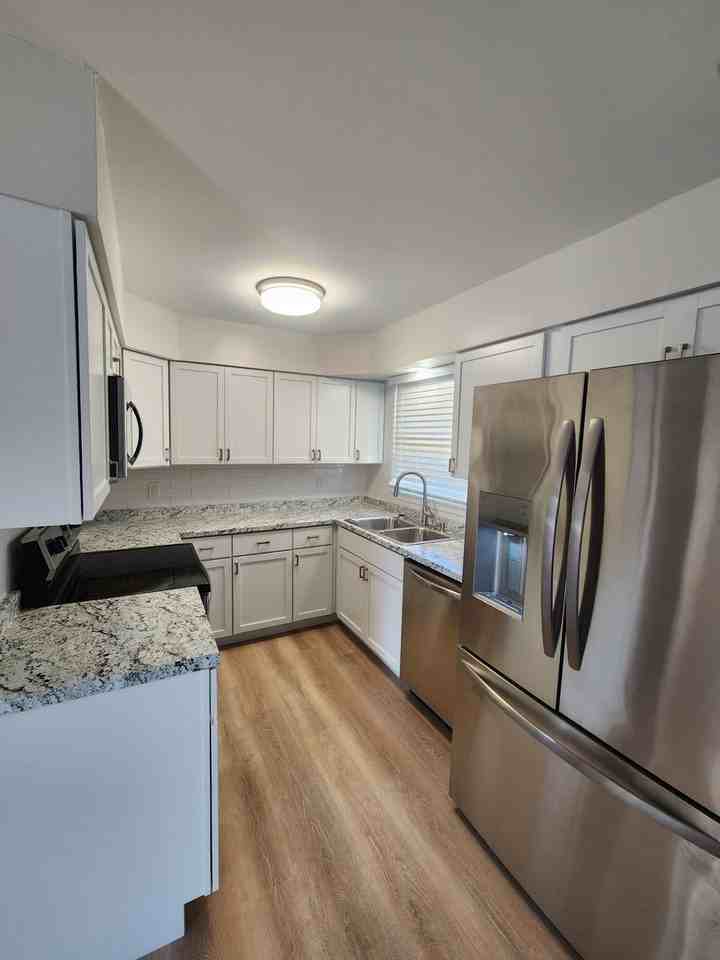 1212 Bell Ave - Photo 4 of 32