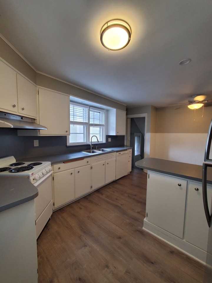 4690 Buckeye Rd - Photo 2 of 11