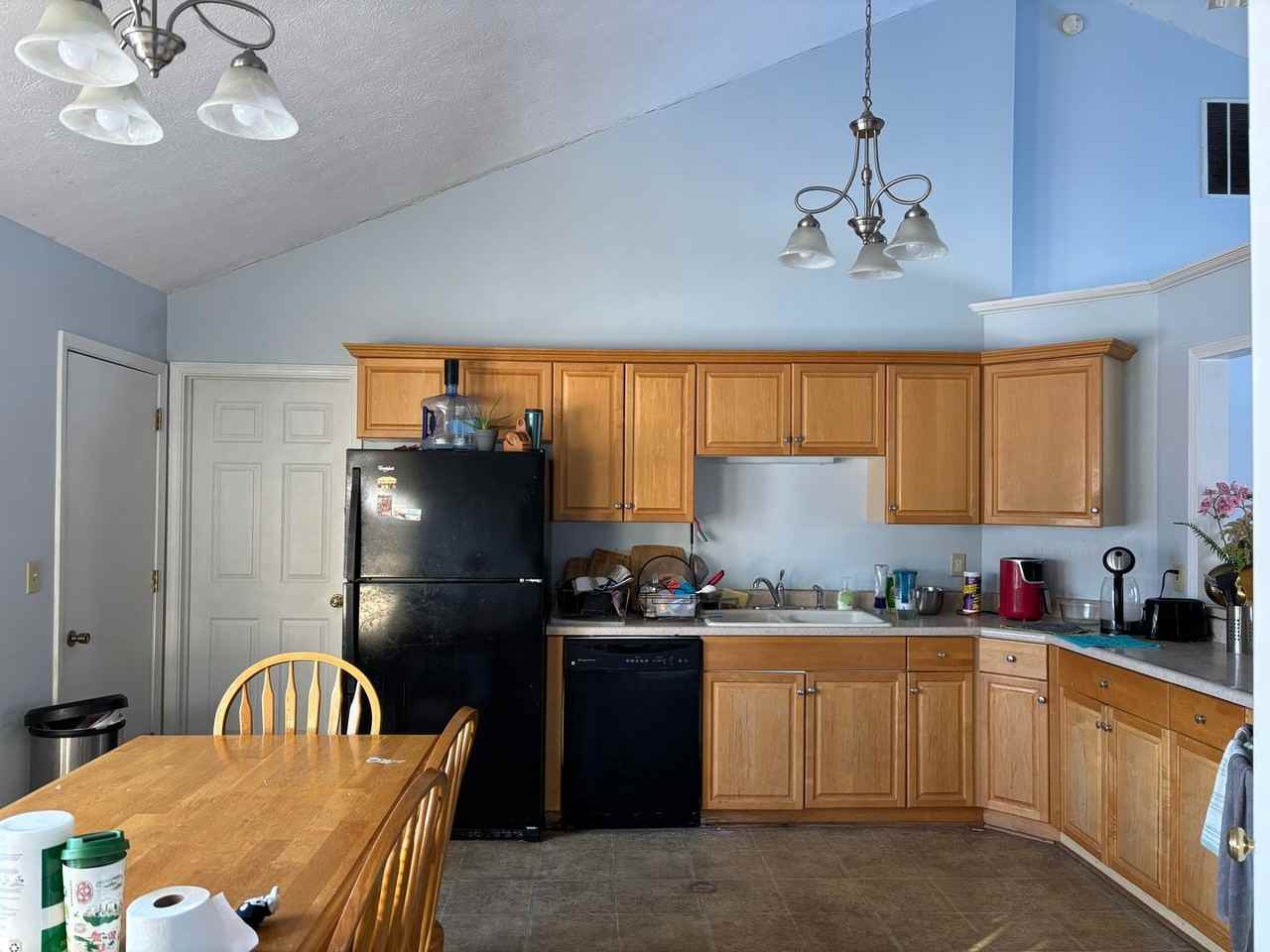 214 E Pine Ave - Photo 2 of 9