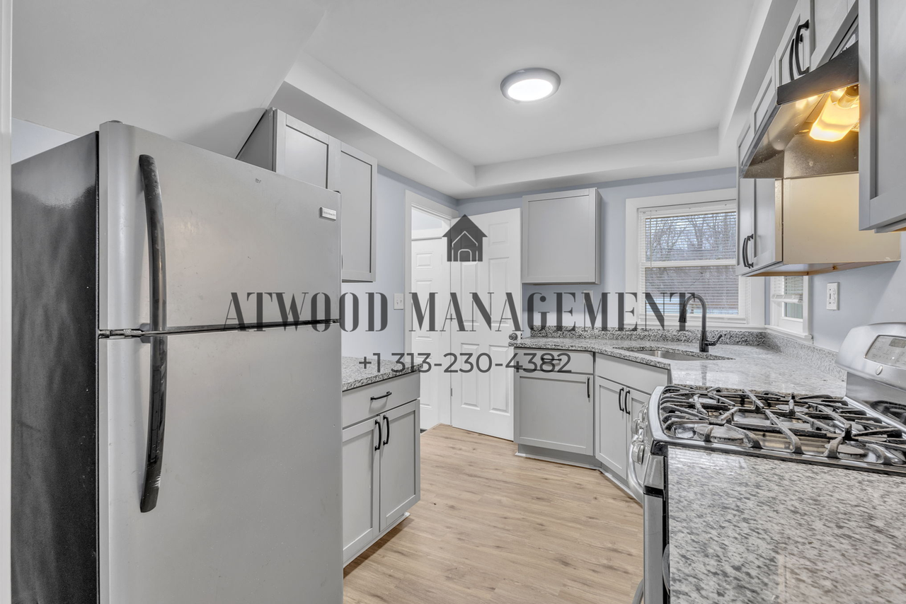 20845 Pickford St - Photo 5 of 11