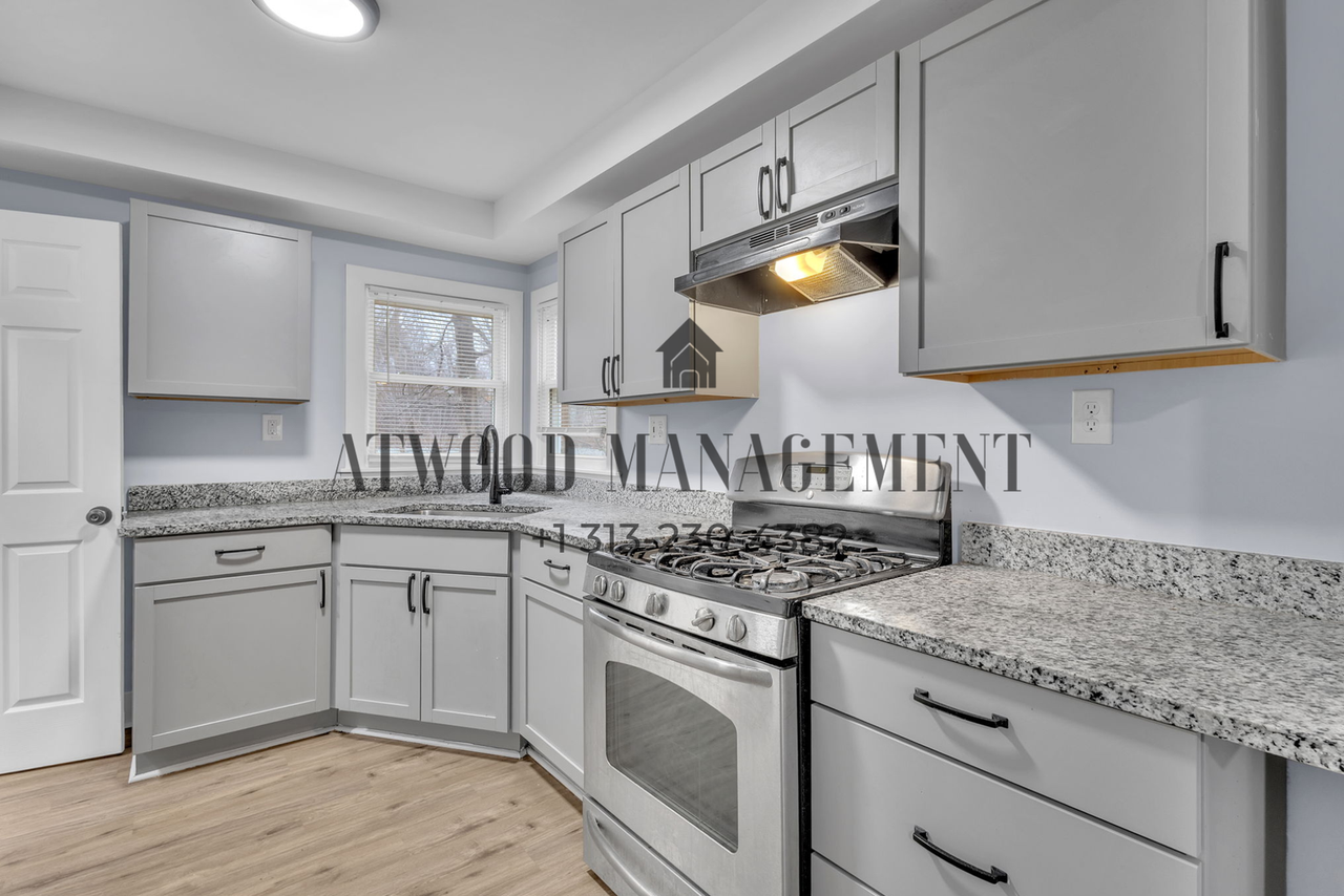 20845 Pickford St - Photo 6 of 11