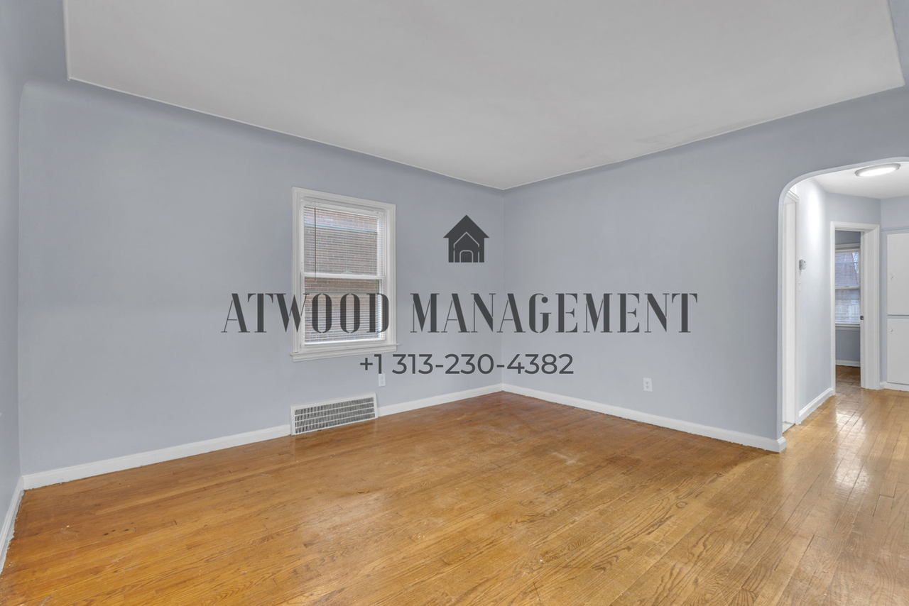 20042 Rogge St - Photo 3 of 12