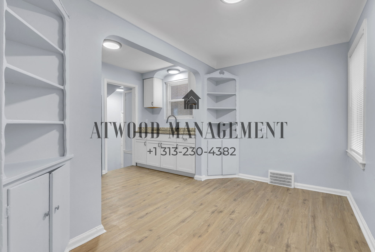 20042 Rogge St - Photo 4 of 12