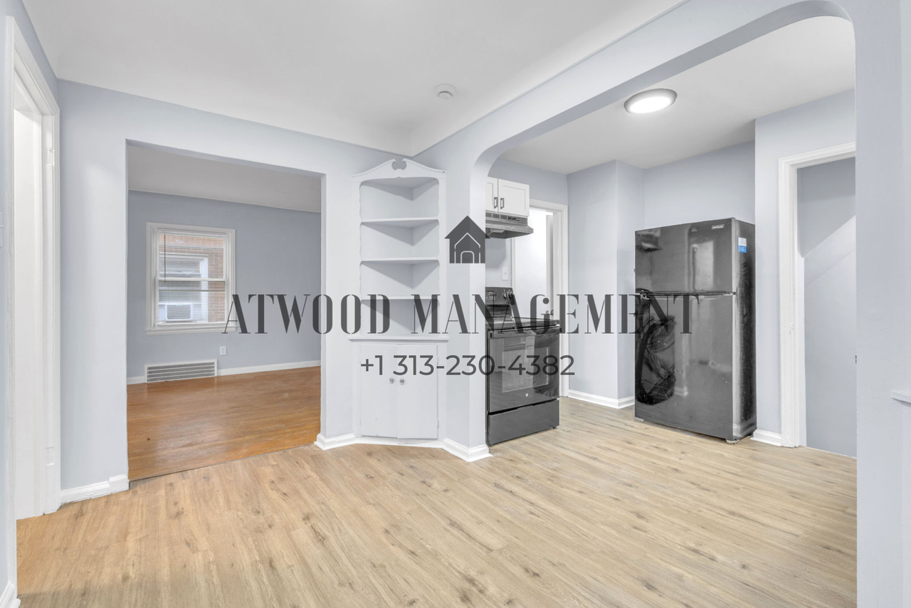 20042 Rogge St - Photo 5 of 12