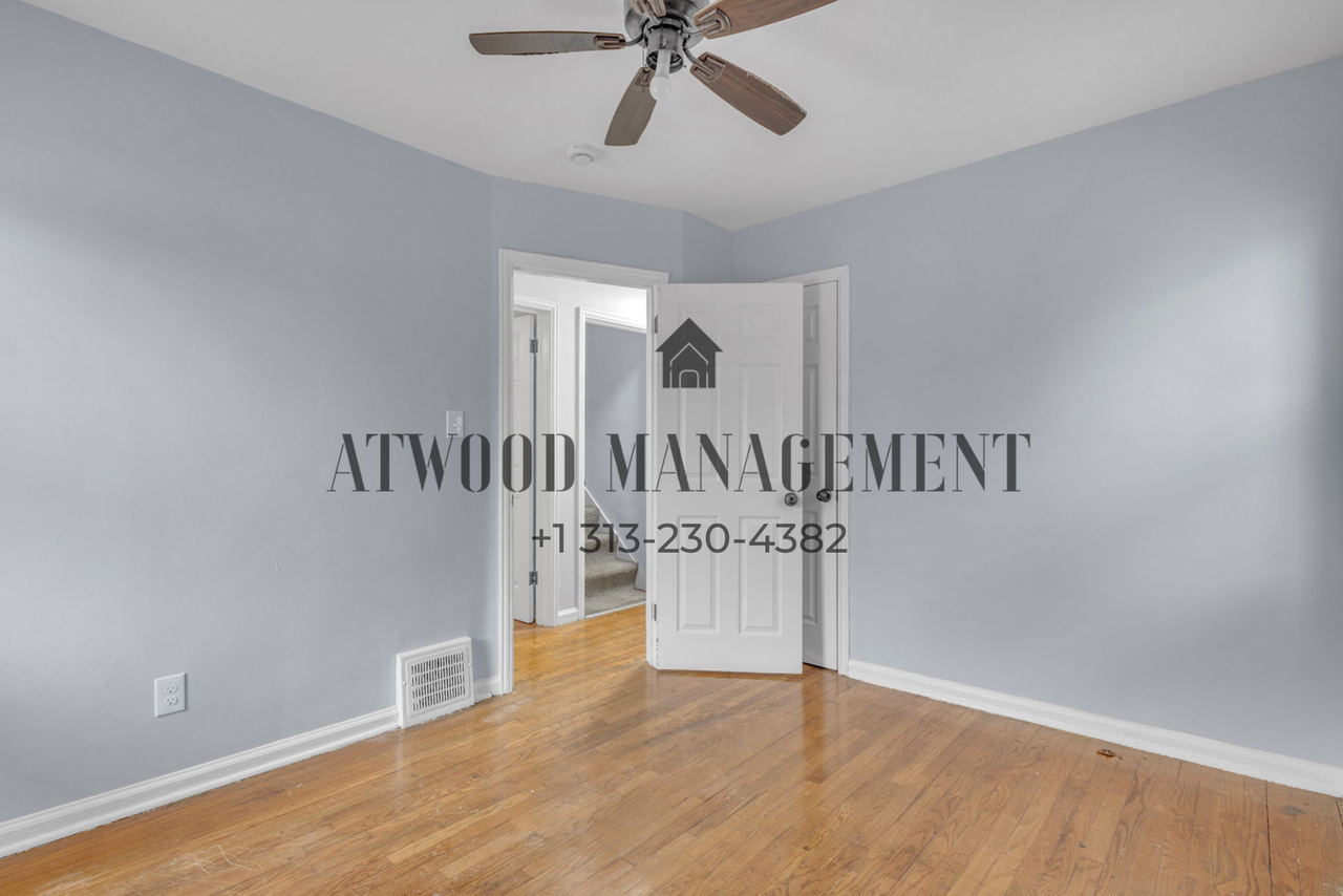 20042 Rogge St - Photo 6 of 12