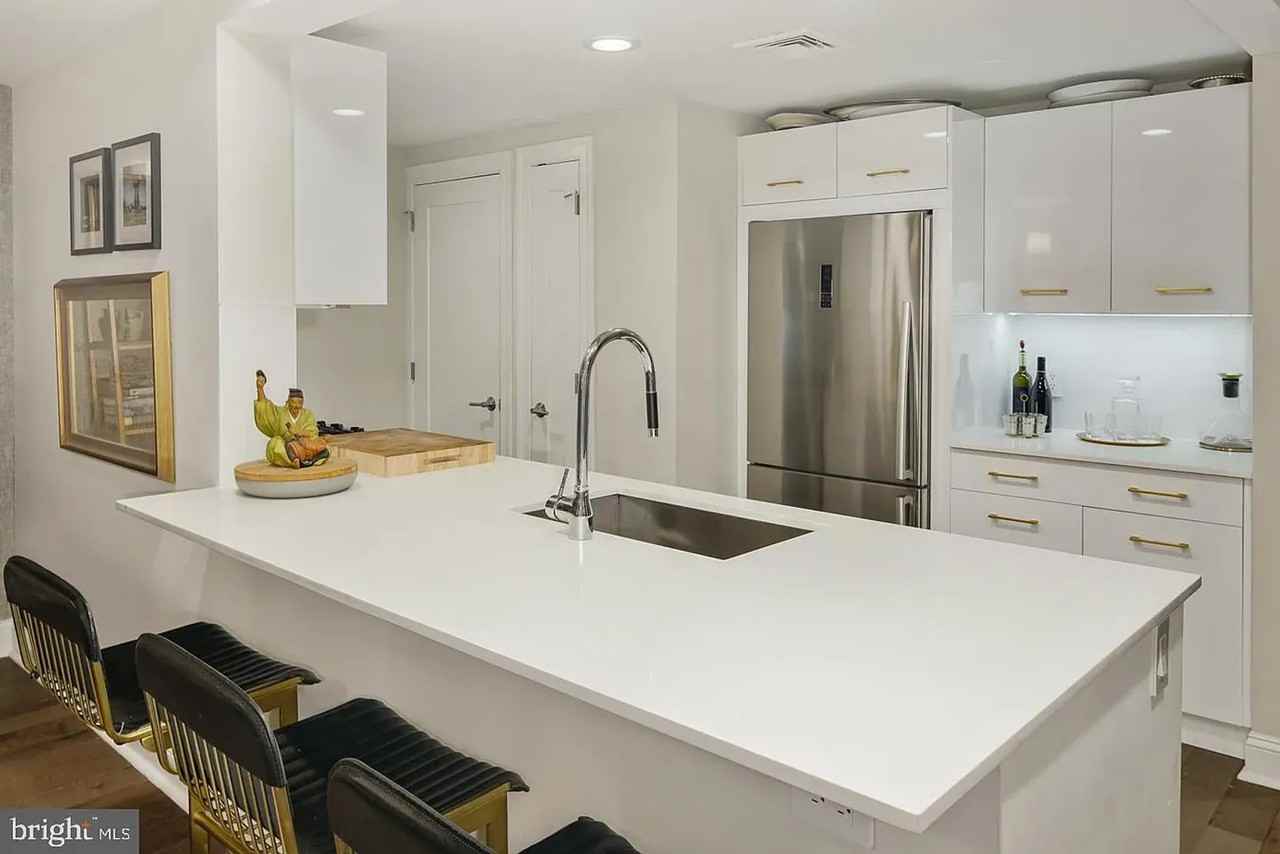 908-910 908-910 Spruce Street - Spruce Street - Photo 3 of 16