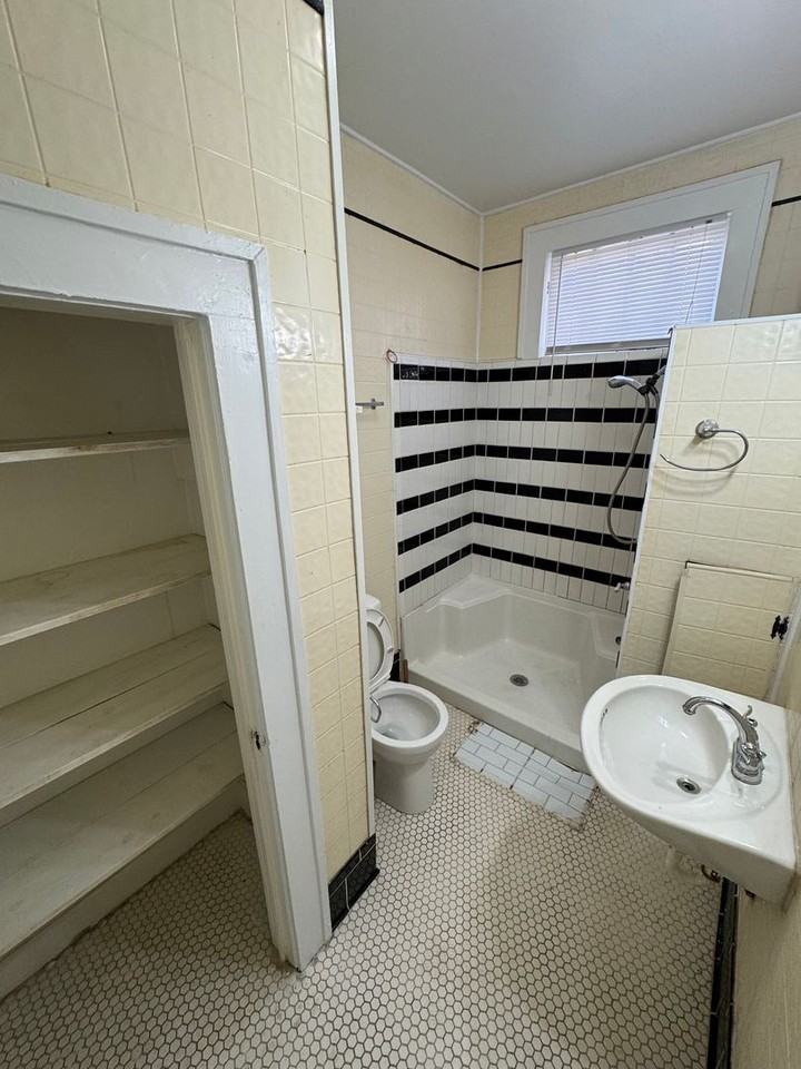 1734 Rocky Hollow Rd - Photo 3 of 11