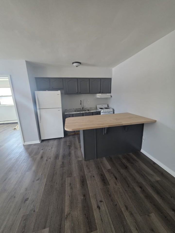 920 E 21st St - Photo 2 of 3