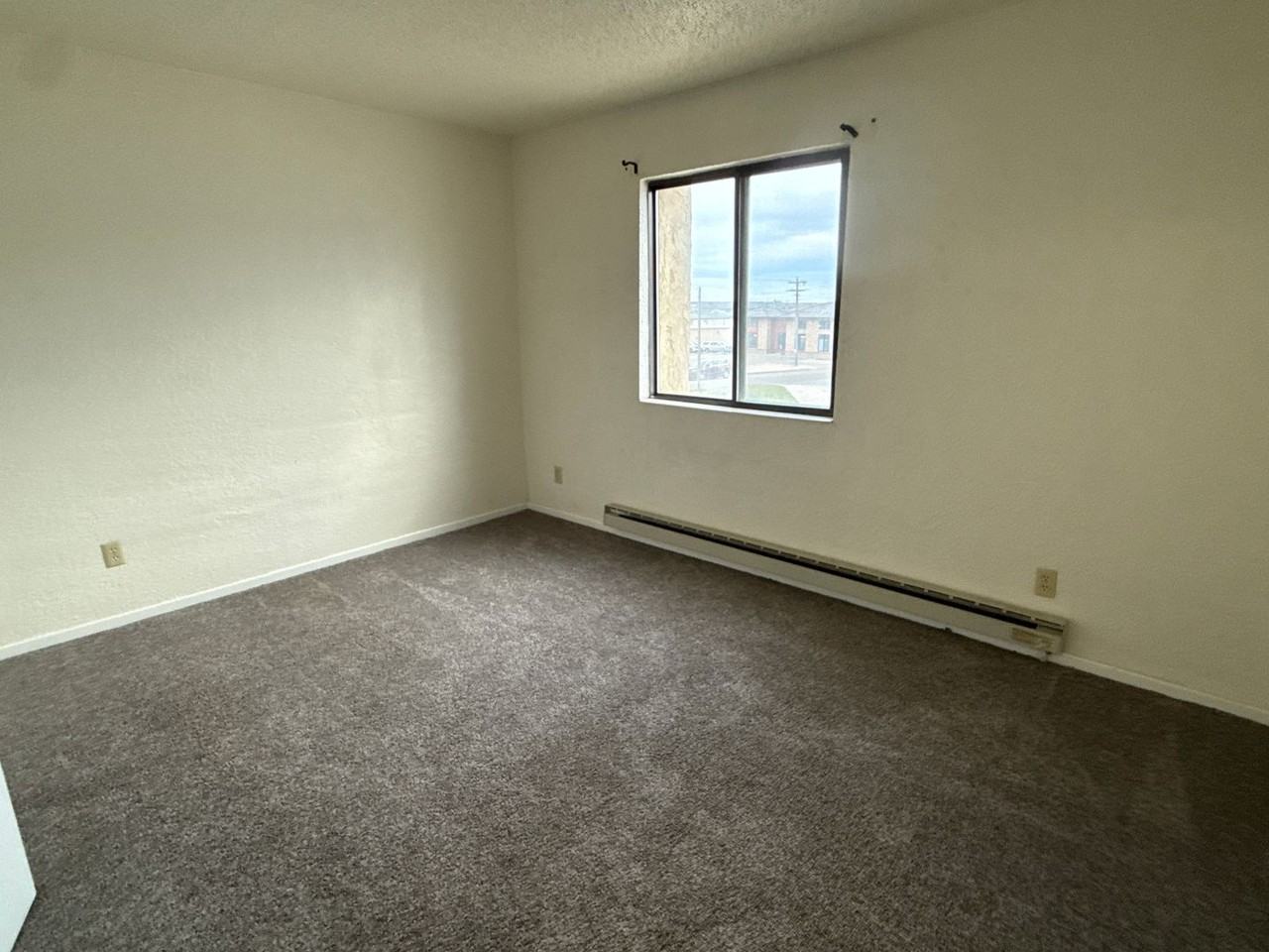 304 4th Ave E - Photo 4 of 5