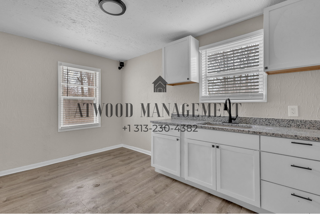 5955 Guilford St - Photo 3 of 9