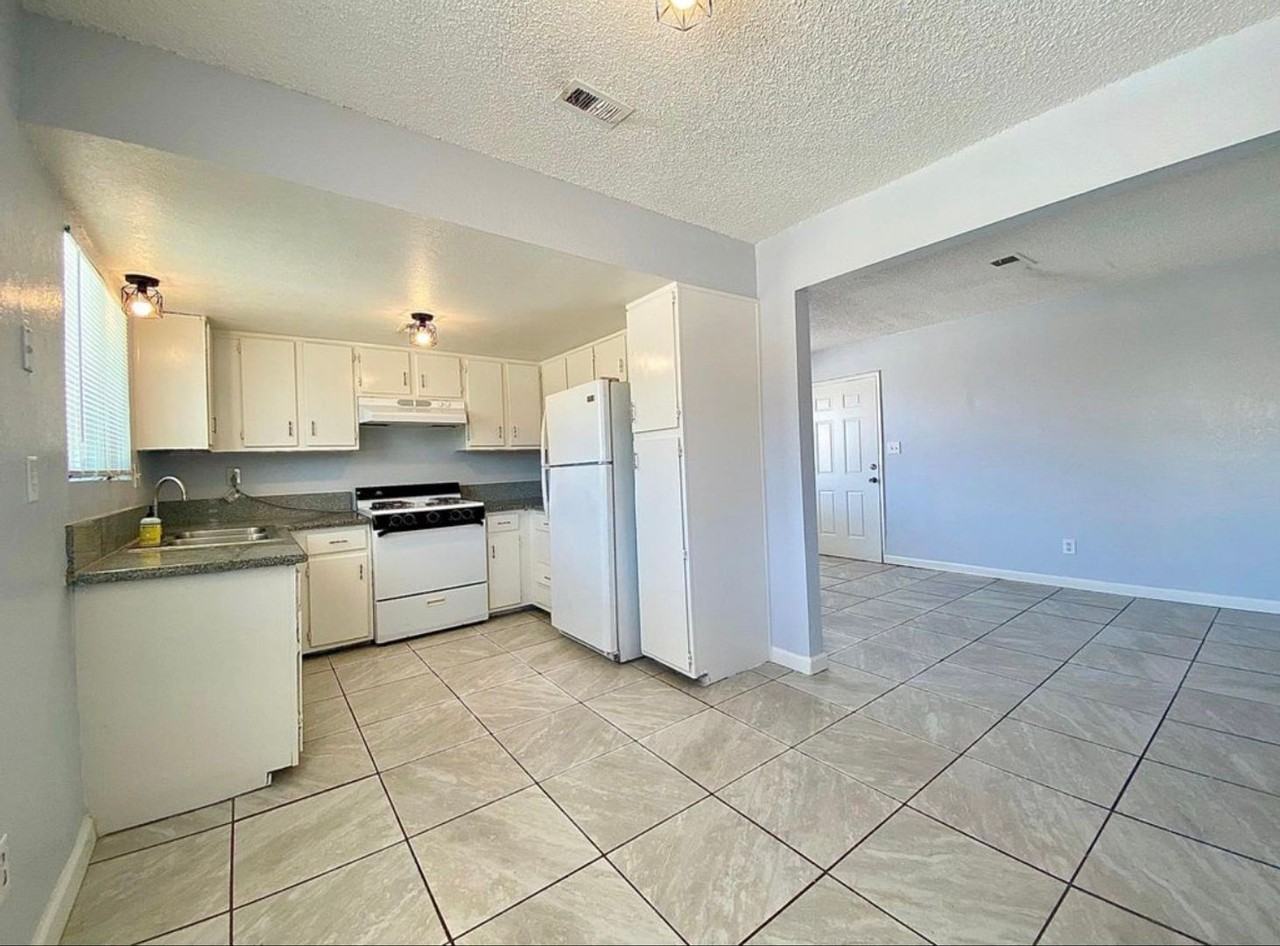 1313 Bernard St - Photo 2 of 8