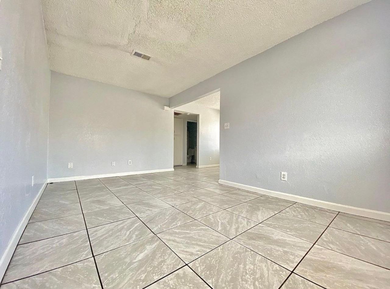 1313 Bernard St - Photo 3 of 8