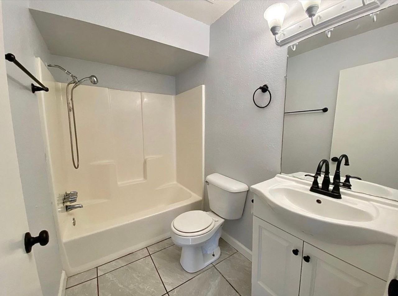 1313 Bernard St - Photo 6 of 8