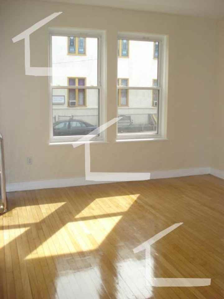 8B Farrington Ave - Photo 2 of 13