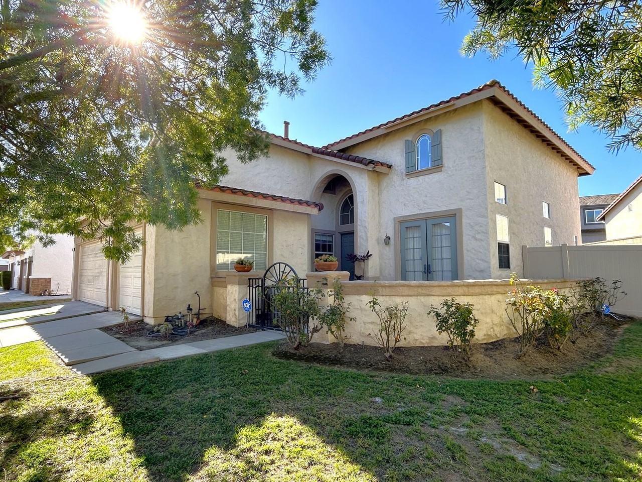 4525 Torrey Pines Dr - Photo 2 of 37