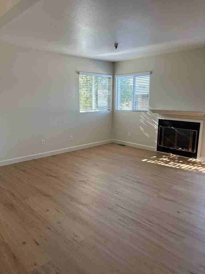 420 418, 420 and 422 Upham Street  - 422B Upham Street - Photo 3 of 12