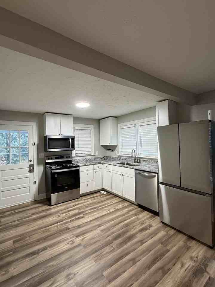 234 S Peace Haven Rd - Photo 5 of 20