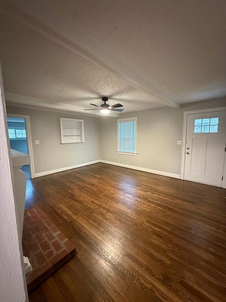 234 S Peace Haven Rd - Photo 7 of 20