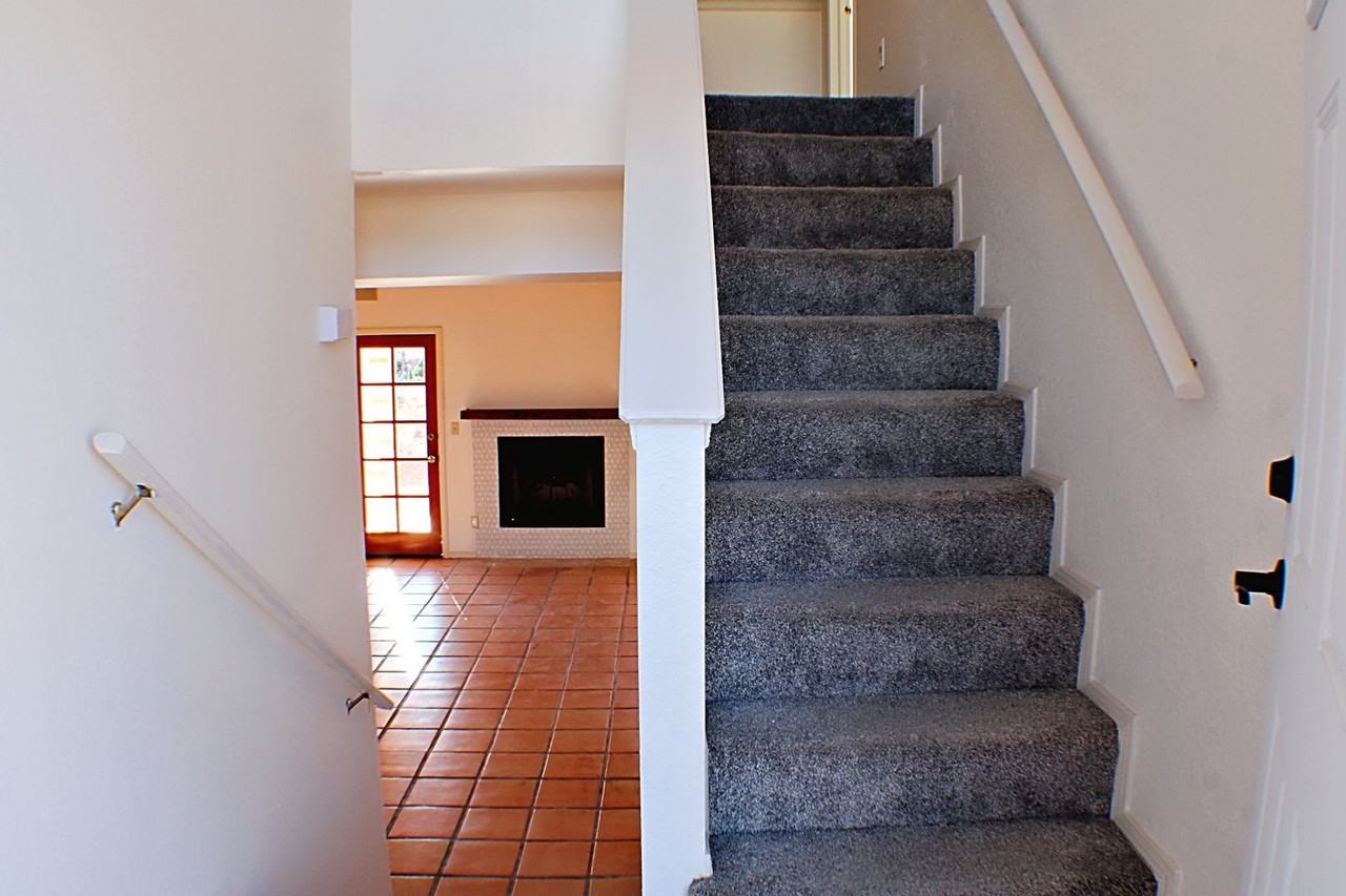 1229 Coyote Ln - Photo 2 of 31