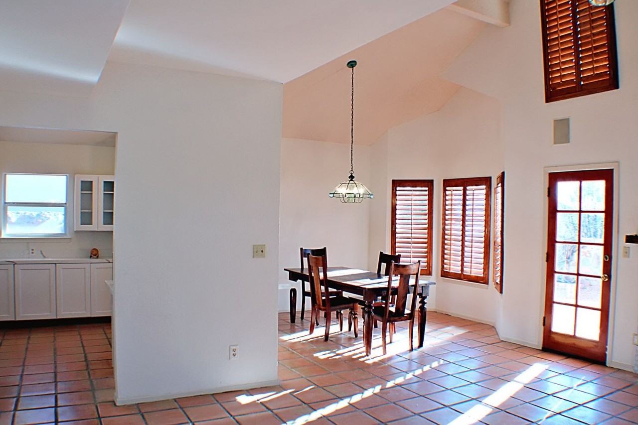 1229 Coyote Ln - Photo 3 of 31