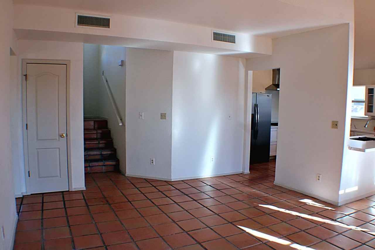 1229 Coyote Ln - Photo 4 of 31