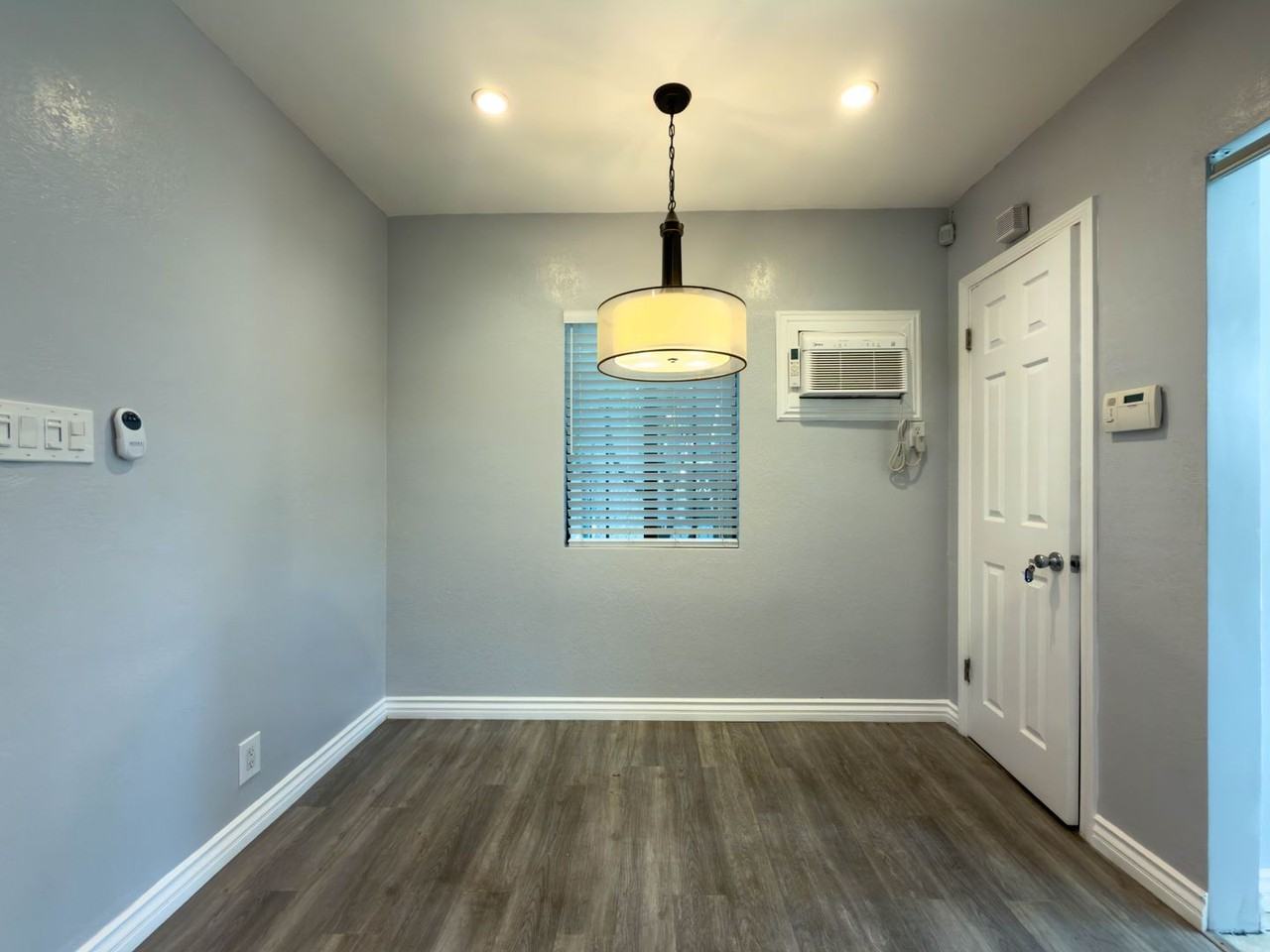 15552 Covello St - Photo 5 of 16