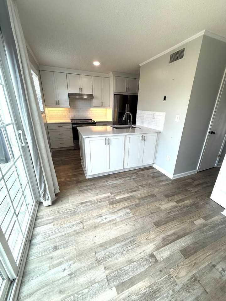 28 Smoke Rise Dr - Photo 4 of 16