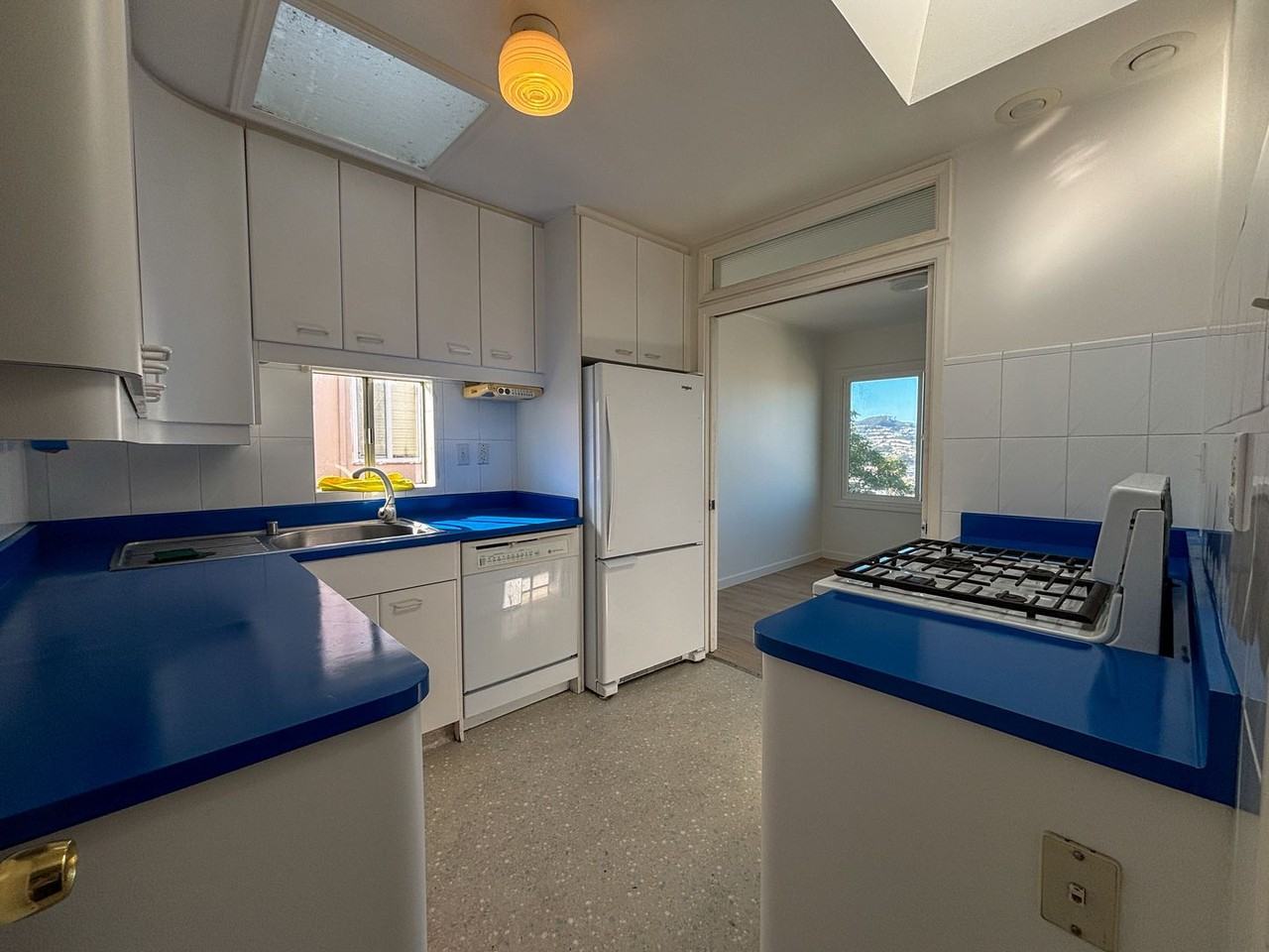 1118 Prague St - Photo 7 of 29