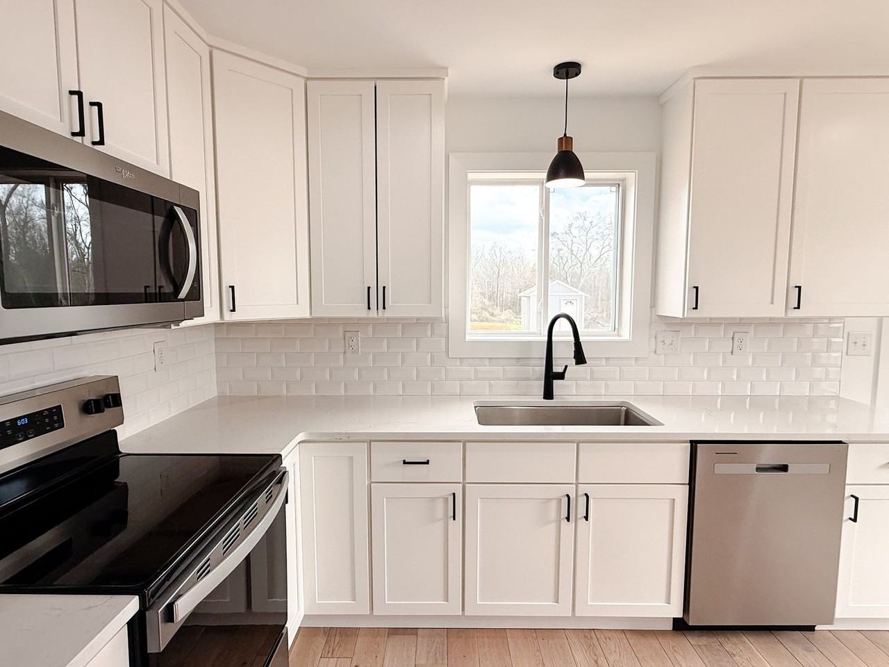 303 R C Thompson Rd - Photo 2 of 22