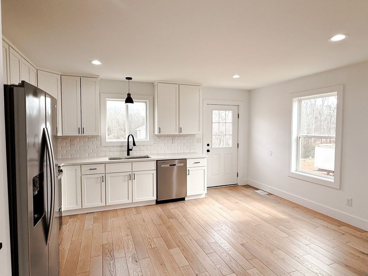 303 R C Thompson Rd - Photo 3 of 22