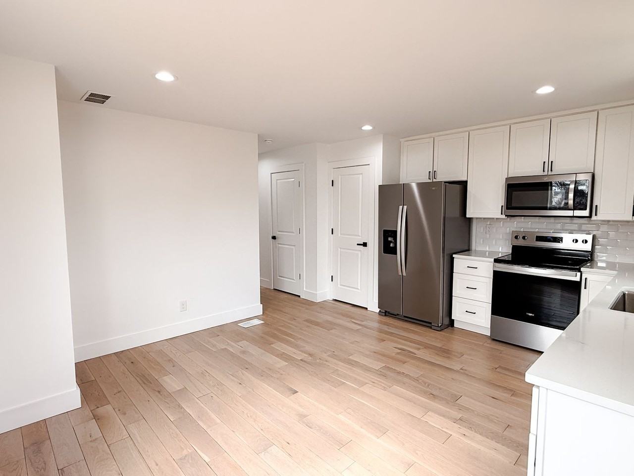 303 R C Thompson Rd - Photo 4 of 22