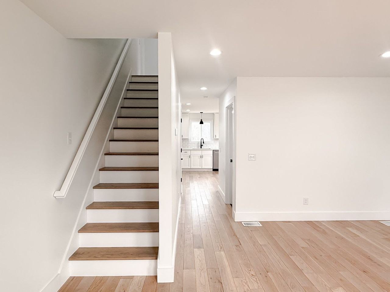 303 R C Thompson Rd - Photo 6 of 22