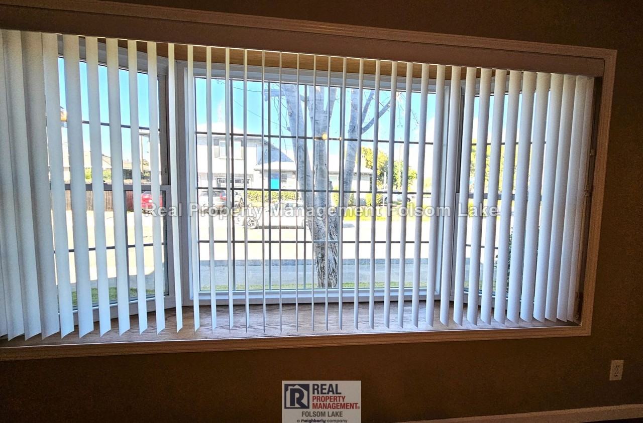 100 Brady Ct - Photo 4 of 17