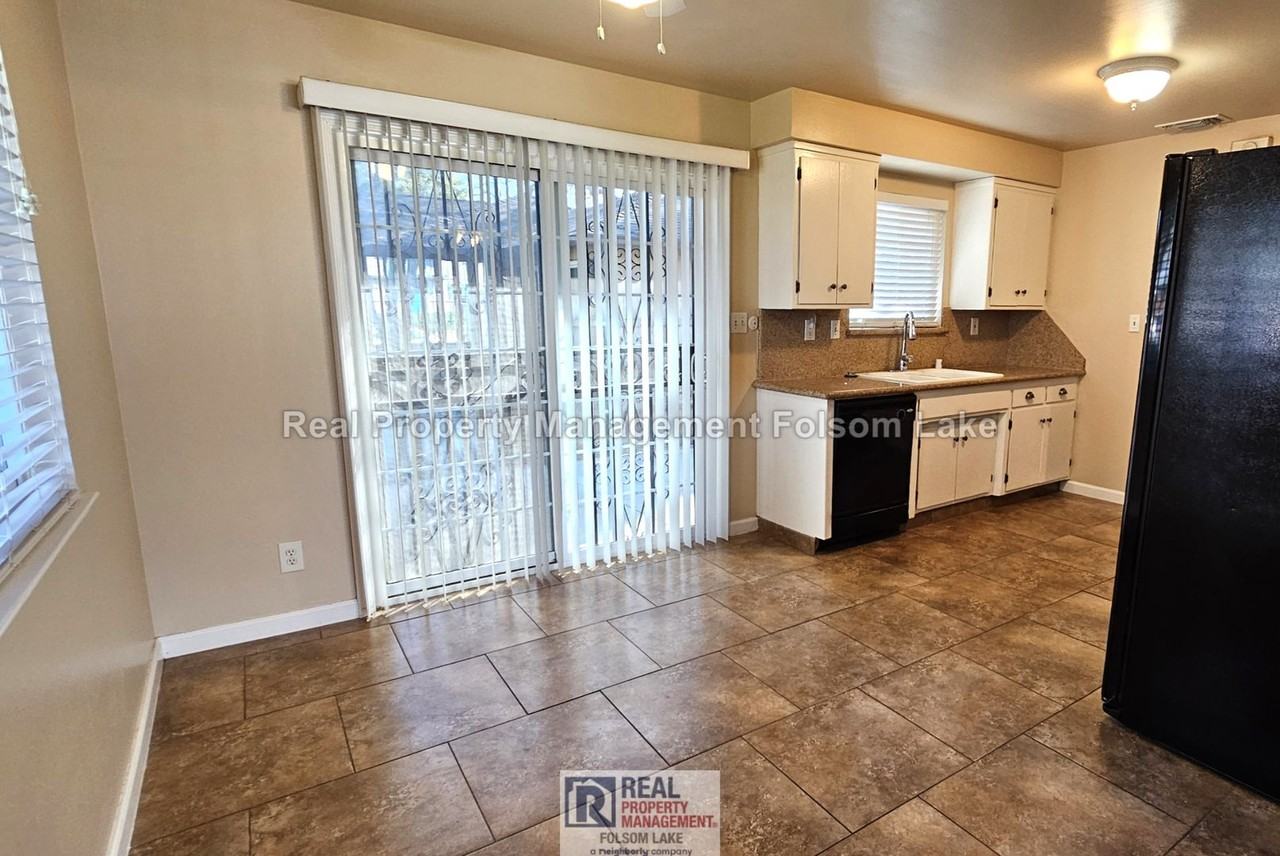 100 Brady Ct - Photo 5 of 17