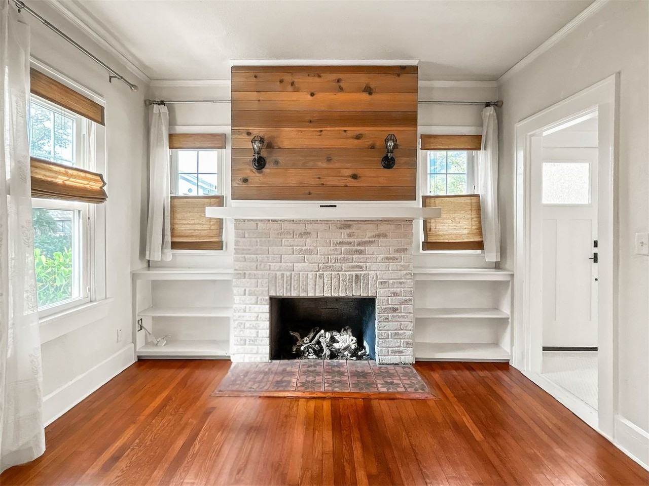 748 32nd Ave N - Photo 4 of 21