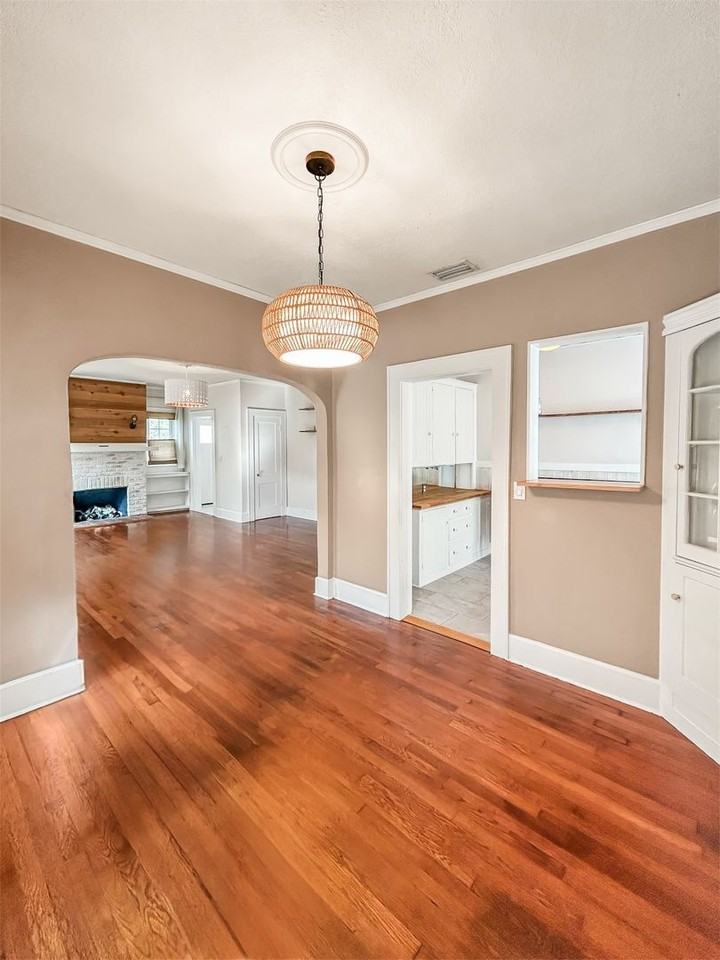 748 32nd Ave N - Photo 5 of 21