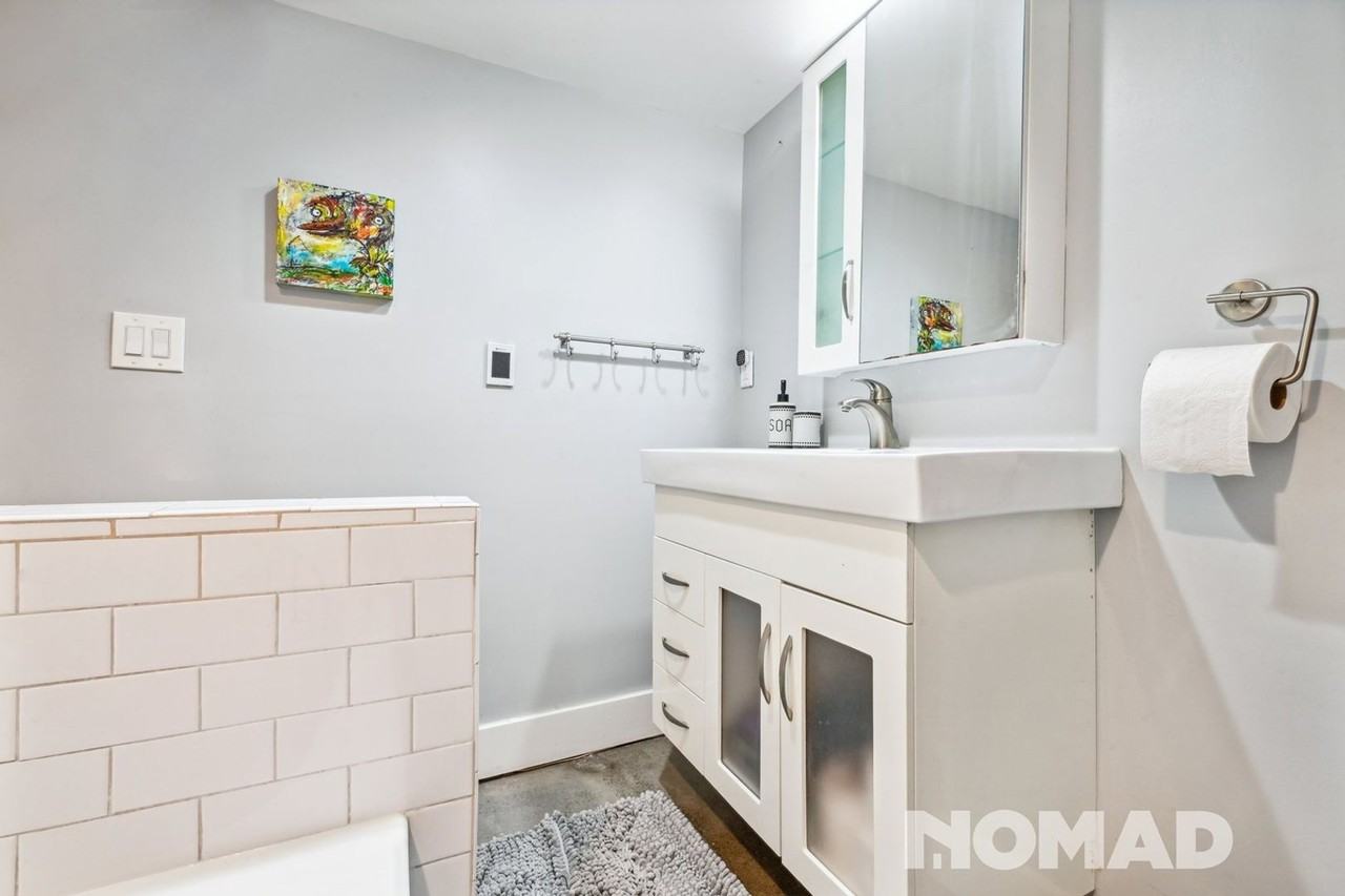 4885 Stuart St - Photo 2 of 26