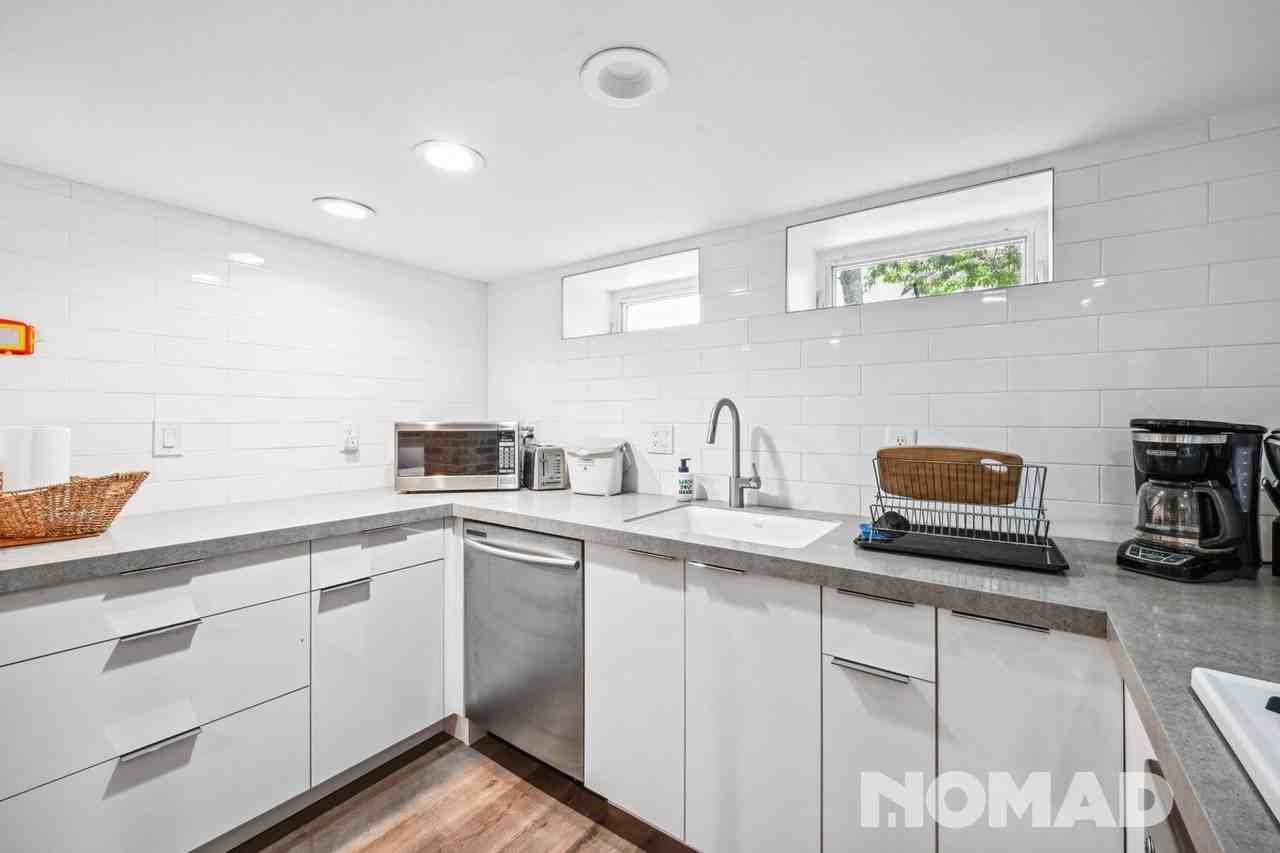 4885 Stuart St - Photo 3 of 26