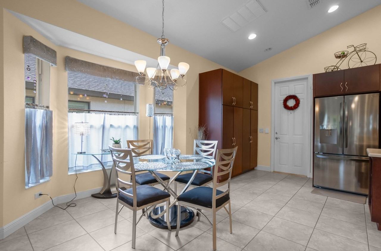 1733 W Caroline Path - Photo 2 of 12