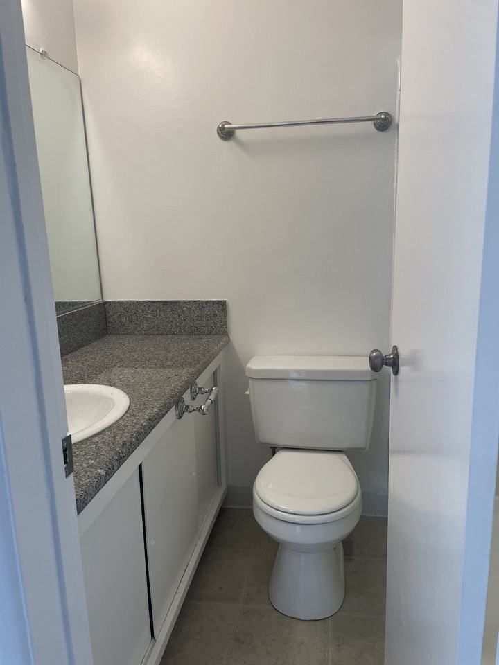 125 N Barrington Ave #107