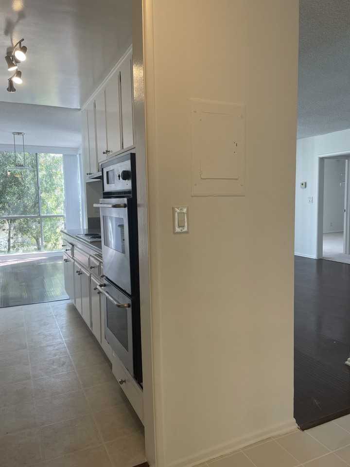 125 N Barrington Ave #107 - Photo 2 of 16