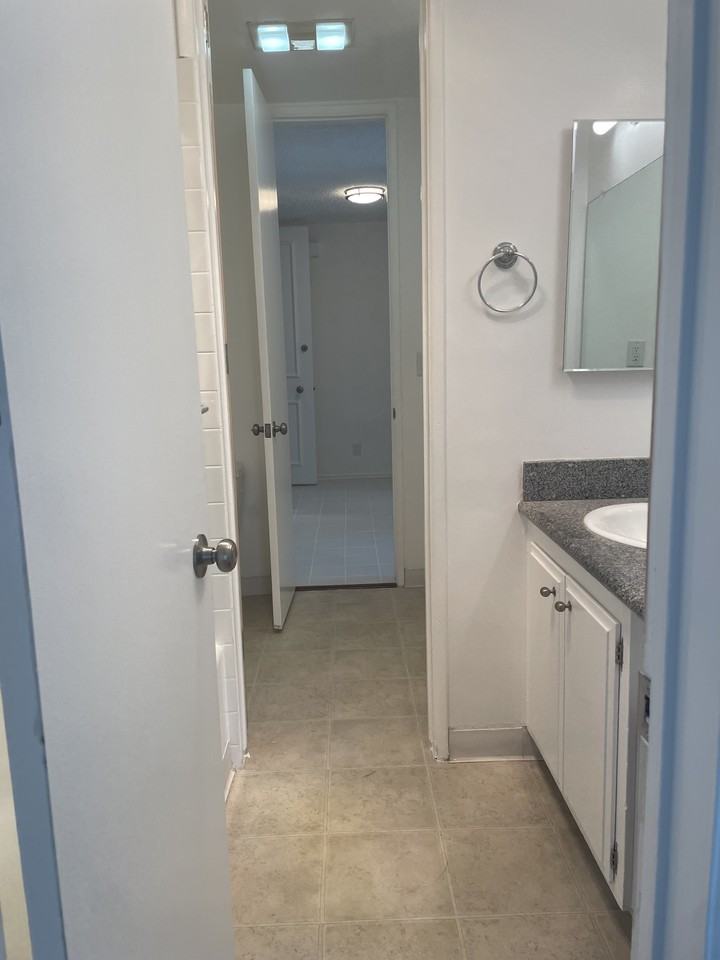 125 N Barrington Ave #107 - Photo 3 of 16