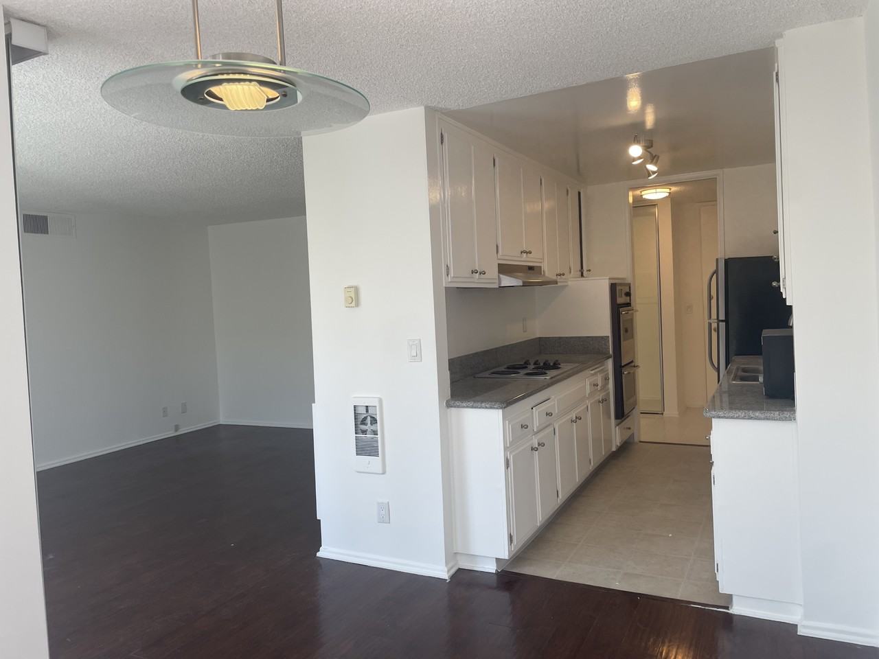 125 N Barrington Ave #107 - Photo 4 of 16