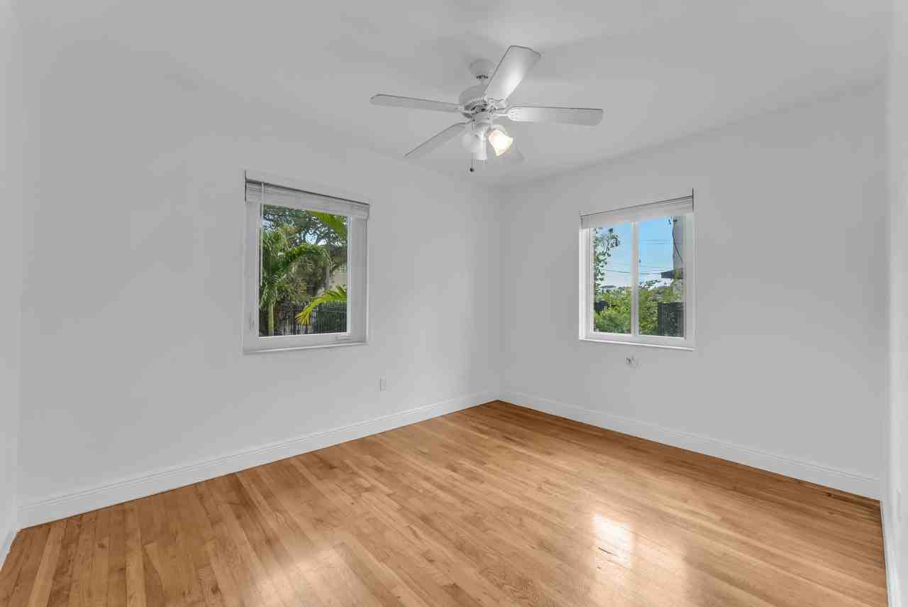 4015 Sw 10th St - Photo 3 of 19