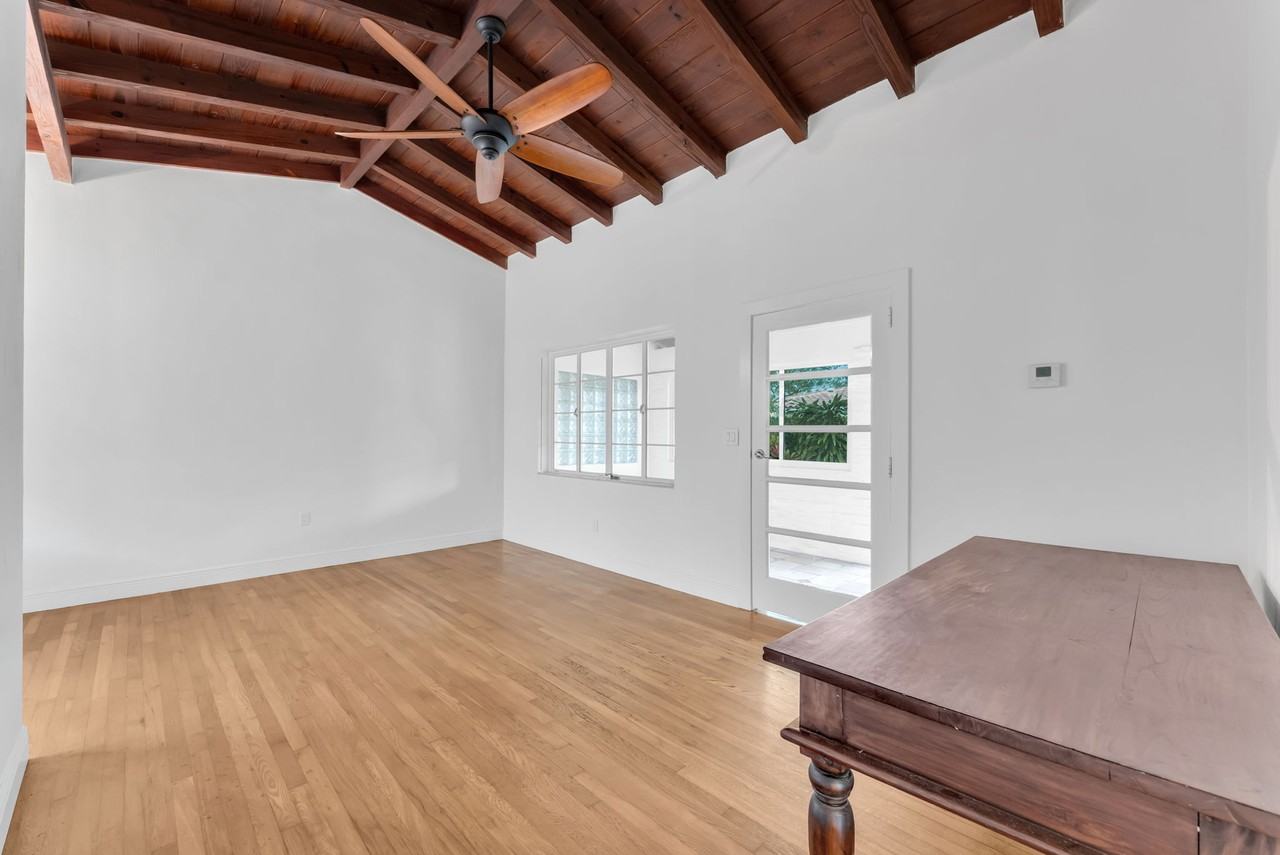 4015 Sw 10th St - Photo 4 of 19